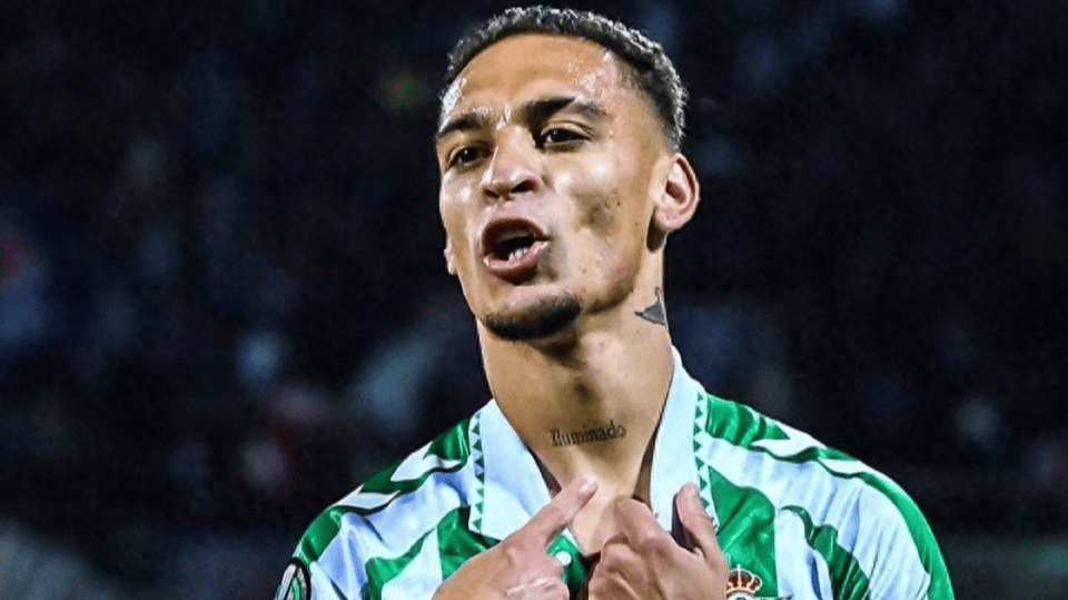 安东尼为何无法离开曼联，转会贝蒂斯受阻，背后原因揭秘