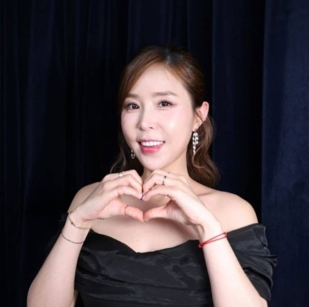 高耀太成员申智与年下7岁歌手传出喜讯,计划明年上半年举办婚礼