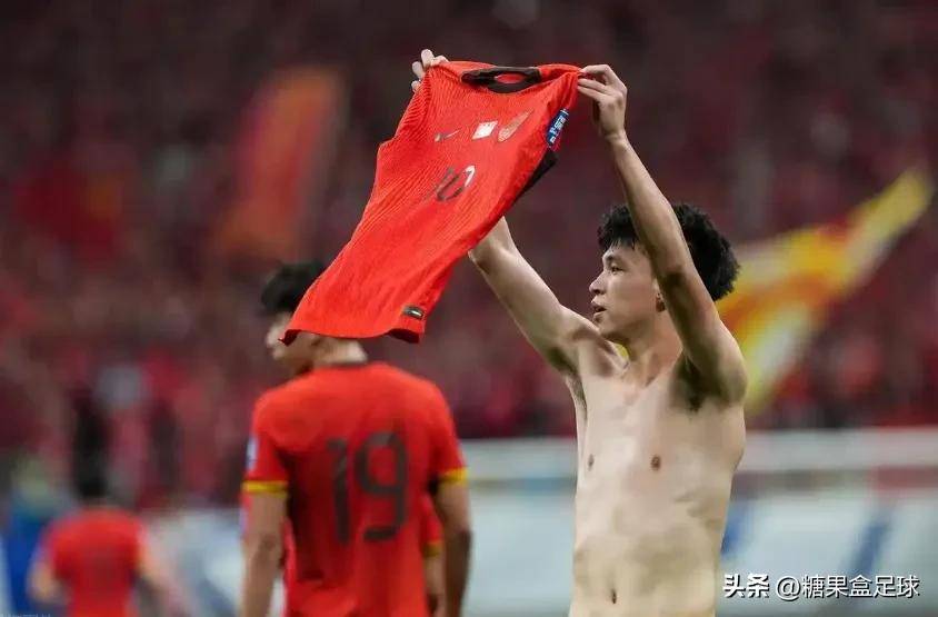 王钰栋伤退引关注：国足新星能否出战东亚杯成疑
