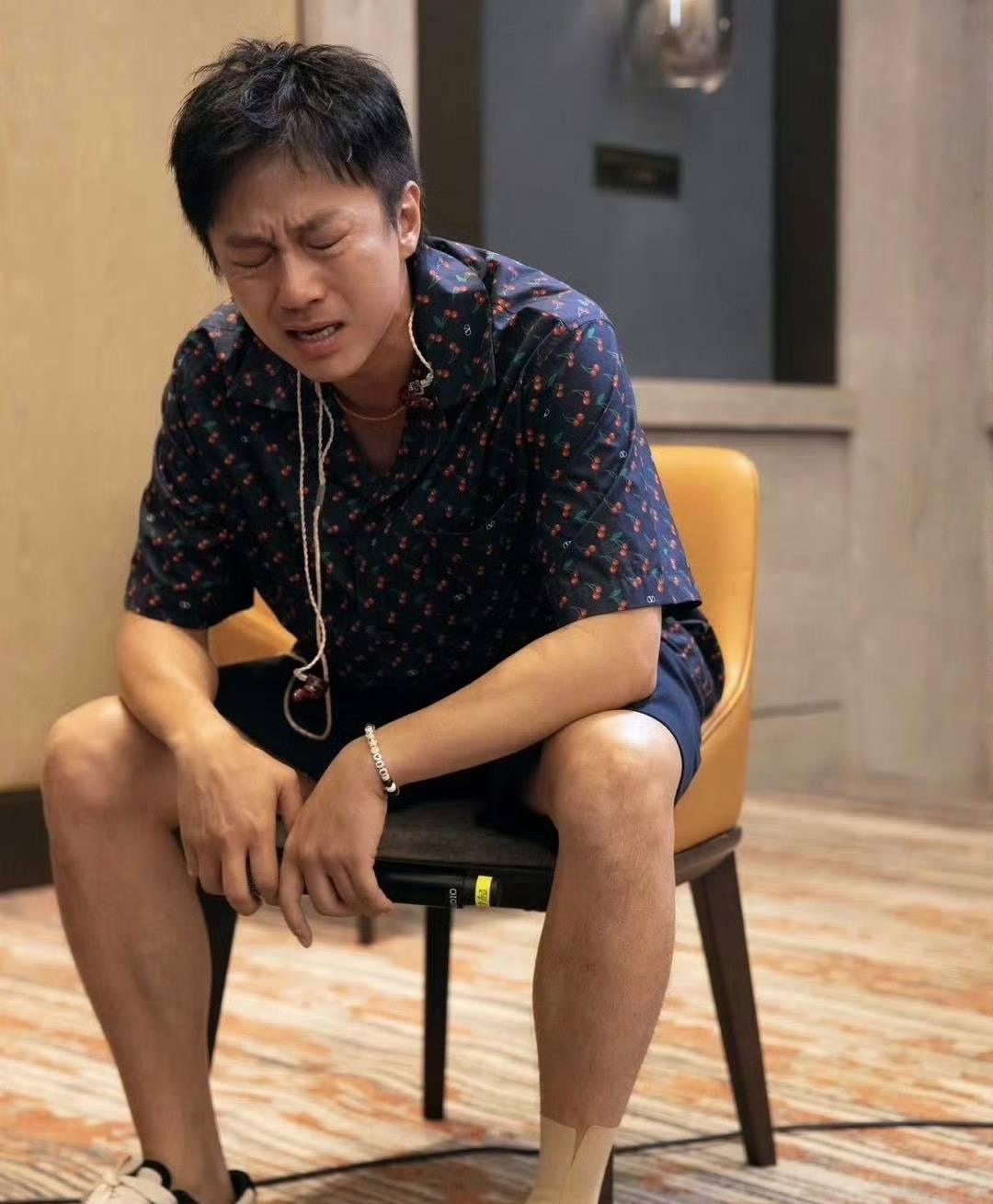 邓超哭成"悲伤蛙",鹿晗背后操控,真相令人震惊!
