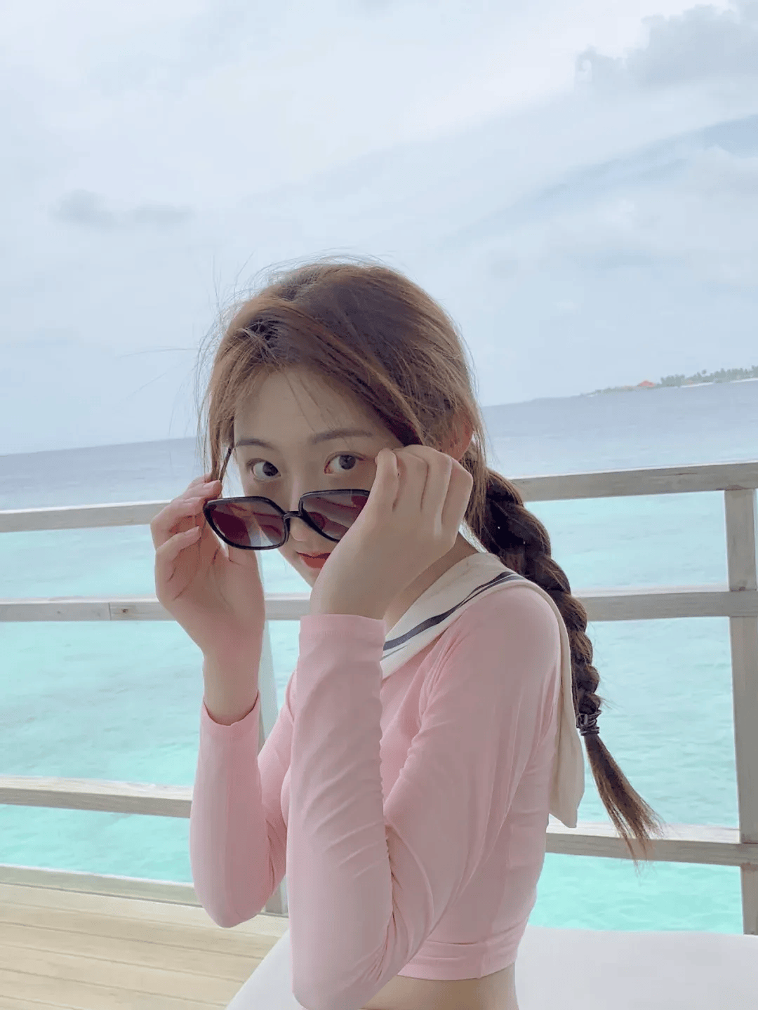 杨雨潼,泳衣写真曝光!长腿笔直,粉蓝造型清新灵动