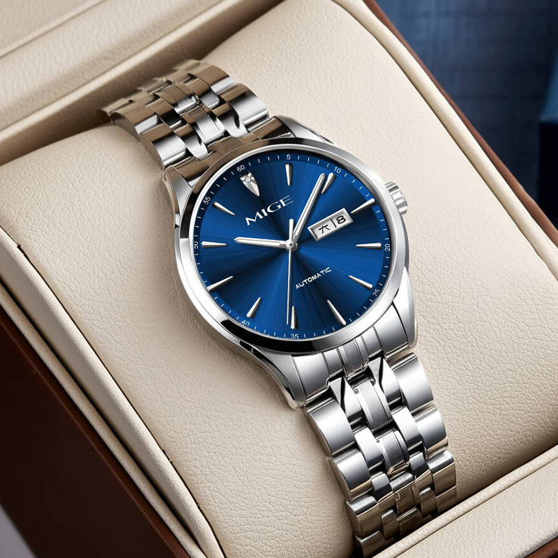 米格表情侣对表浪漫上市:以时光见证美好爱情