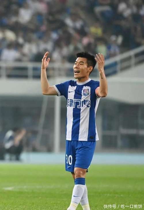 一场2-1！中超最新积分榜如下：榜首易主，李霄鹏带队16轮仅取1胜