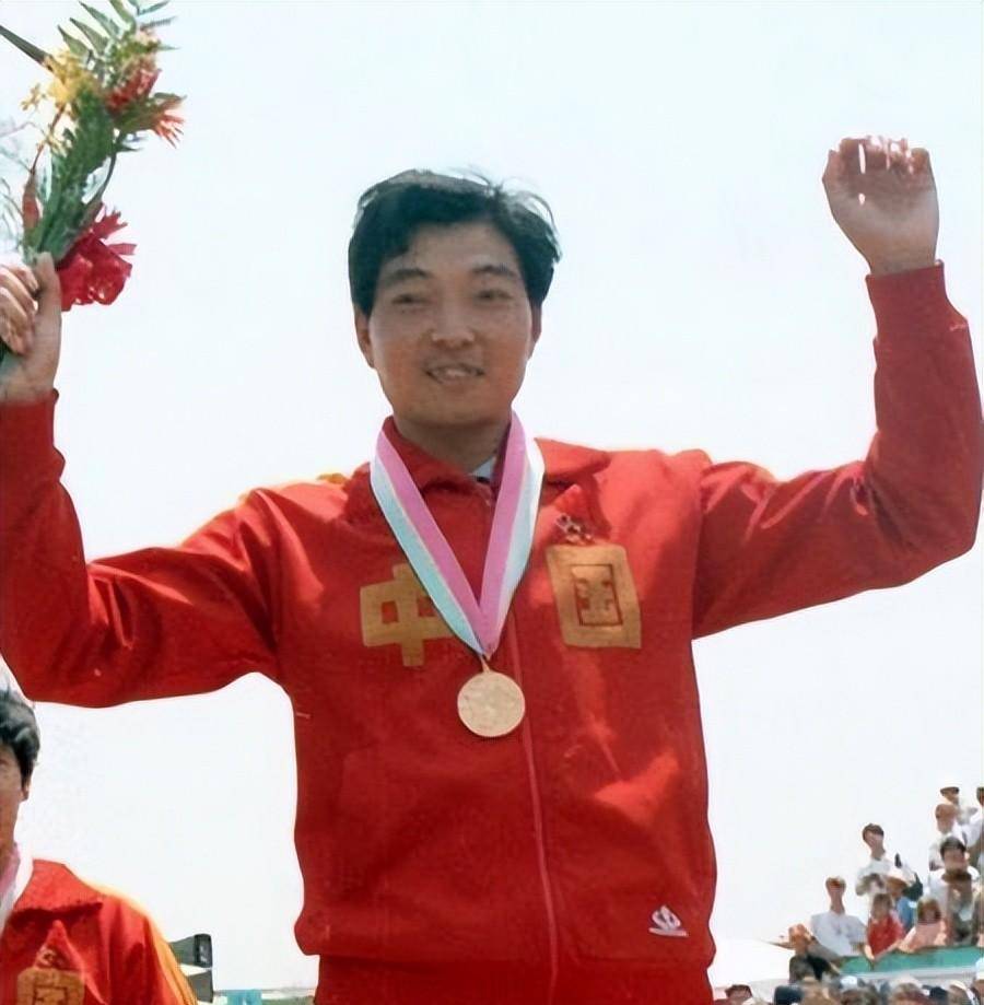 奥运首金许海峰近况曝光:视力严重下降,住旧房?