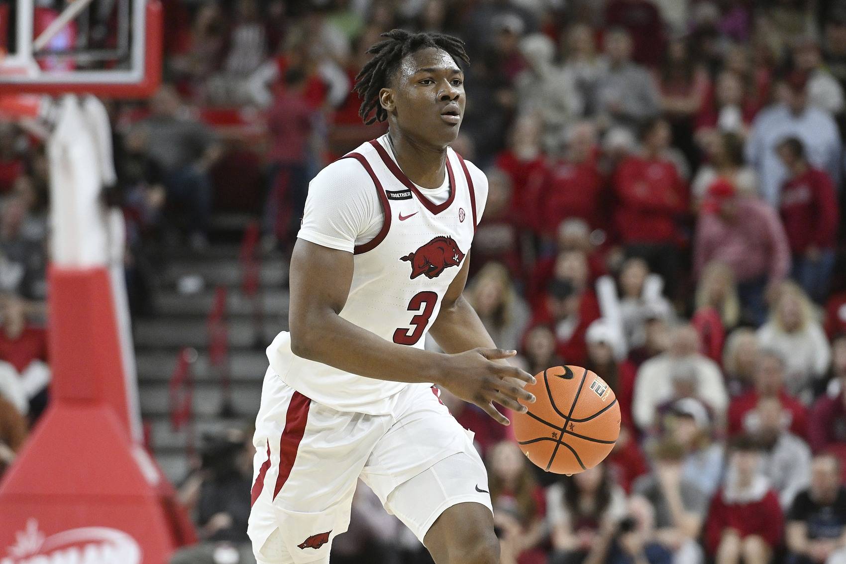 湖人新星蒂埃罗爱车失窃，嫌犯身份牵出NFL球星关联