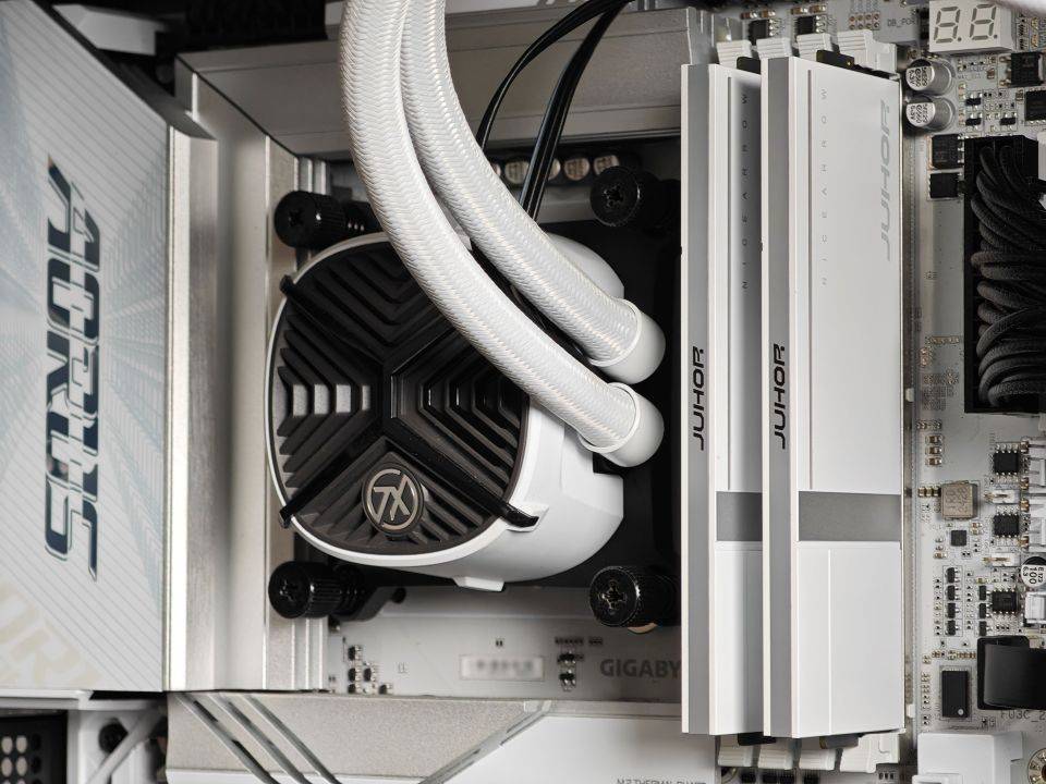 DDR5高性价比装机新宠:JUHOR 玖合异刃RGB灯条深度评测!