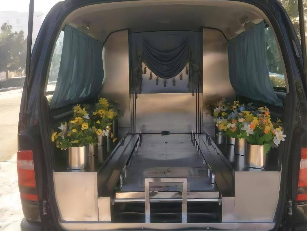 东北殡仪车司机王亮:我接过2000具尸体,相比死人,活人更可怕