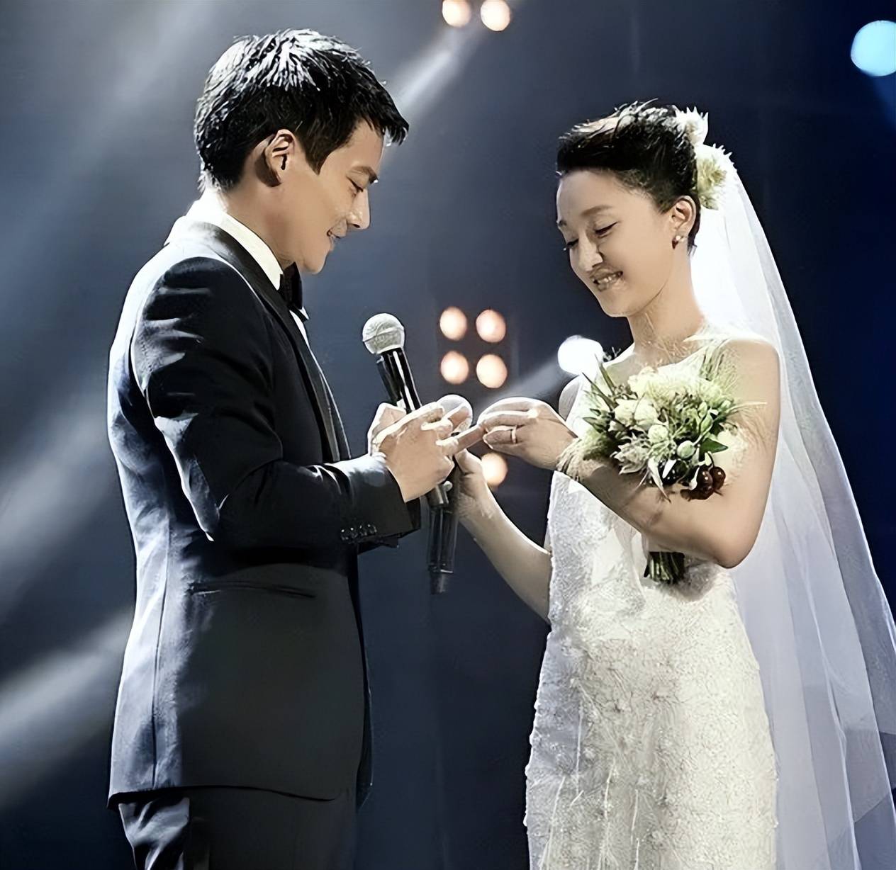 与周迅离婚5年独自回美国的前夫高圣远如今生活莫名心酸