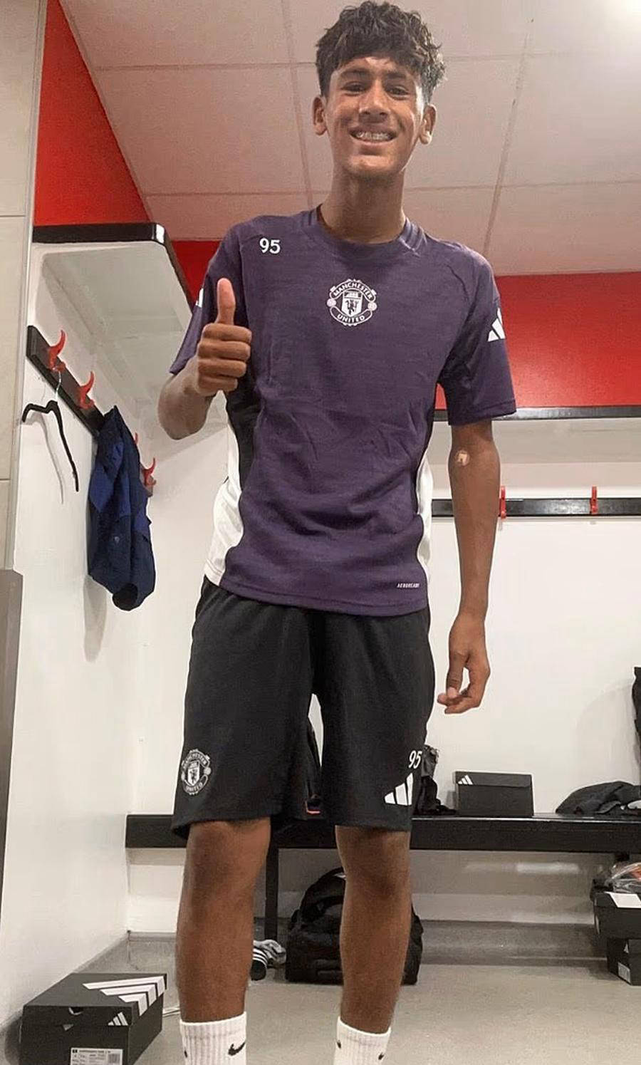 曼联14岁神童获95号球衣，预示下赛季发展计划_搜狐网, image size:900x1495