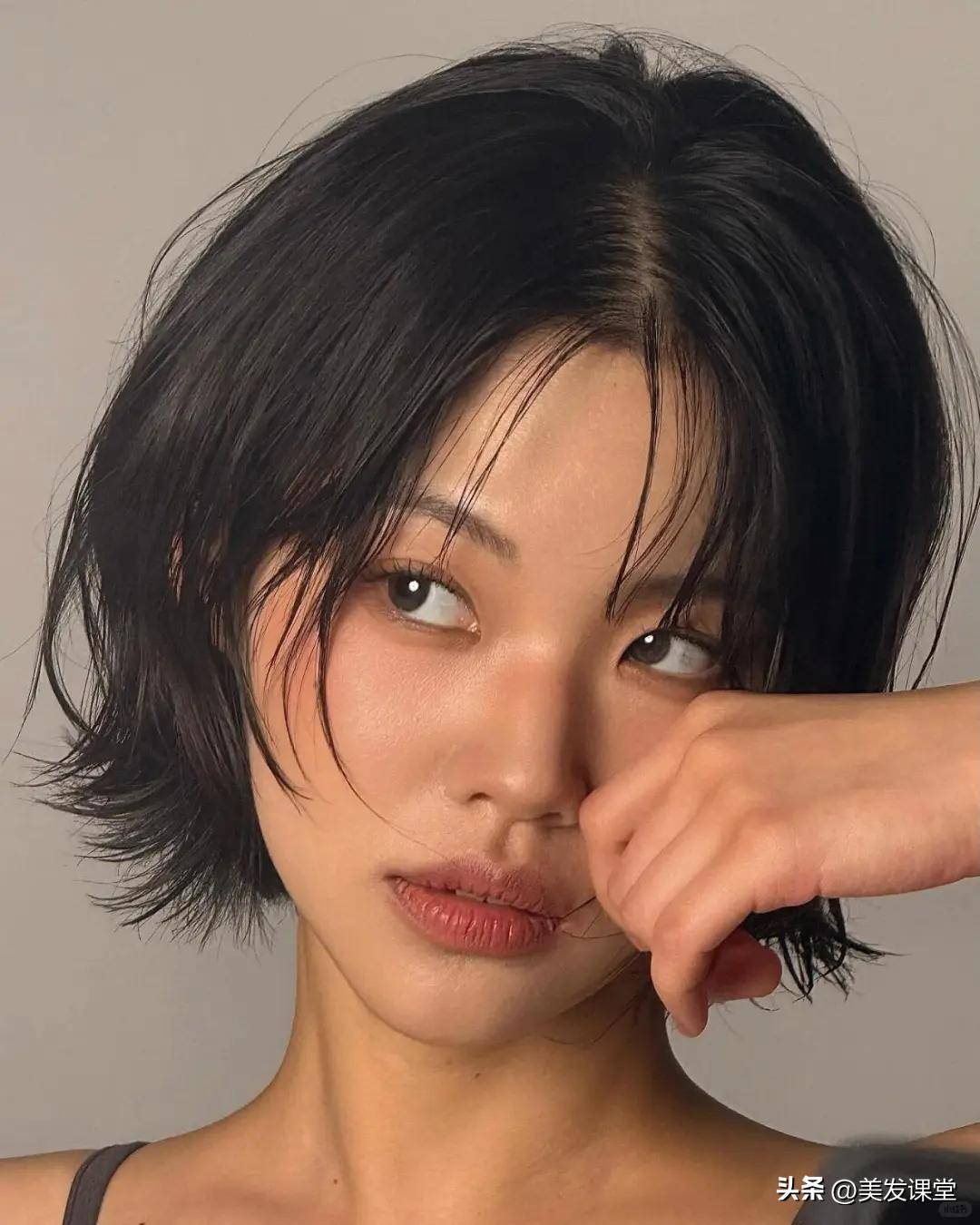 无论扎起还是披散都能轻松驾驭尤其适合小个子女生