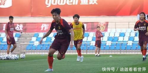 国足新阵型引热议，双后腰战术升级，曹永竞能否胜任右后卫