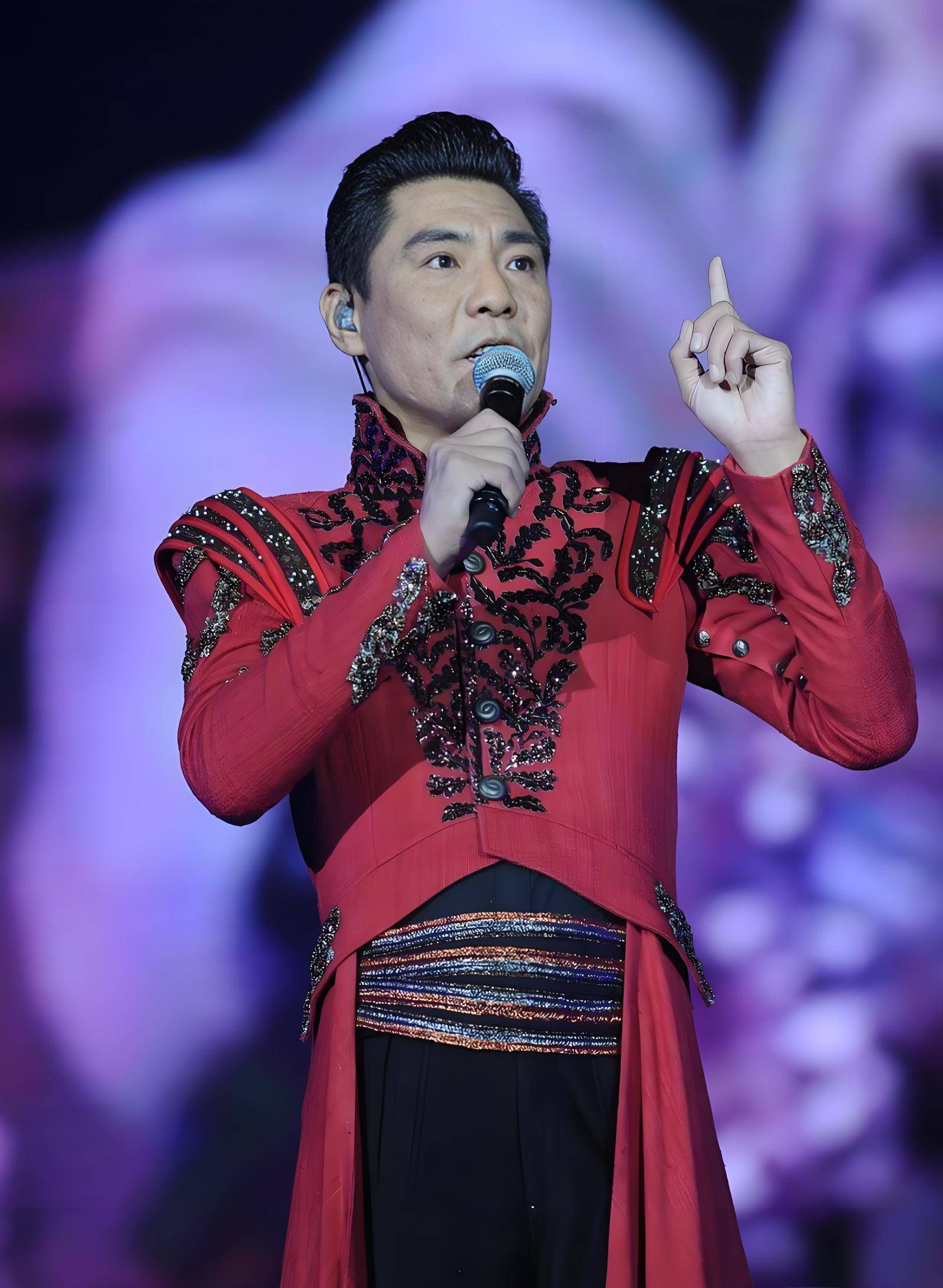 屠洪刚的亲生母亲原来是她!唱的歌很多人都听过,难怪儿子能红