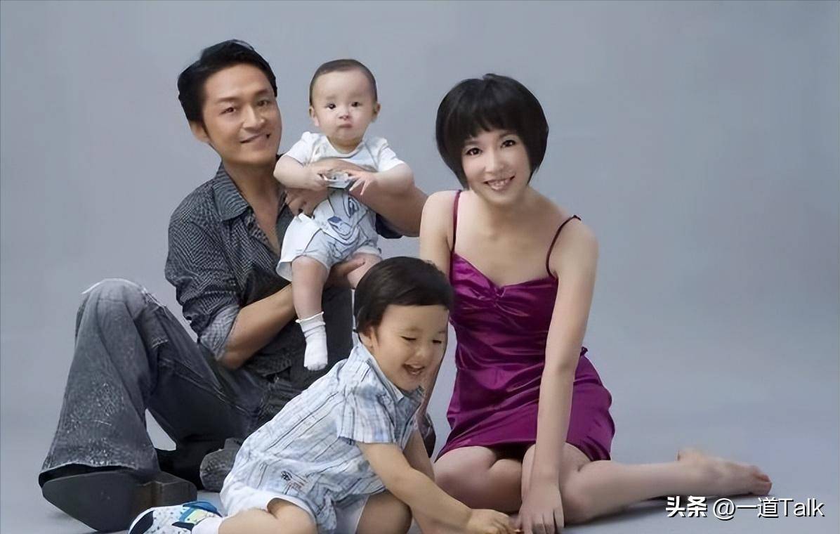 原创63岁马景涛直播间突然晕倒后脑着地紧急关播知情人爆心酸隐情