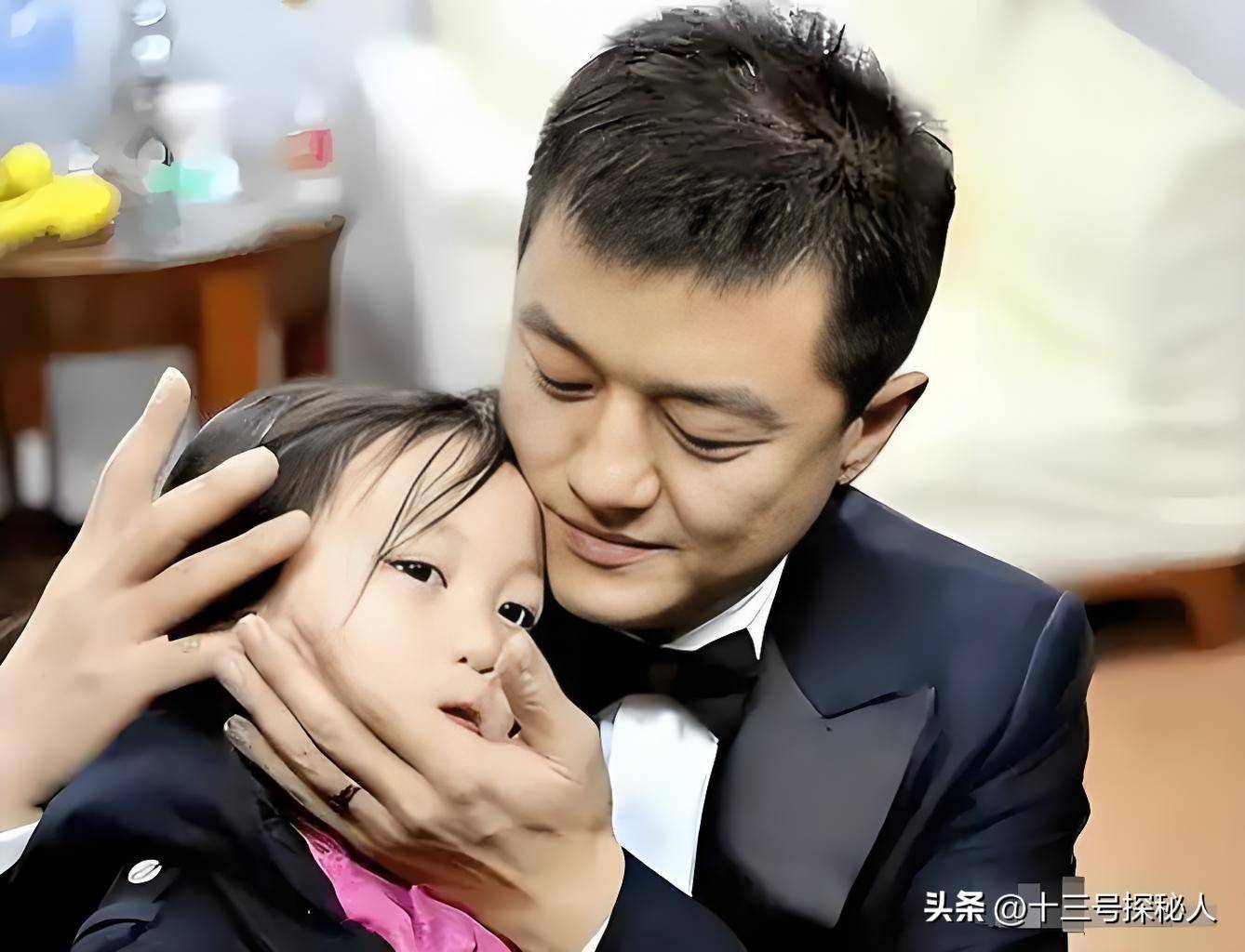 原创19岁王菲女儿近照曝光兔唇修复效果惊艳逛奢侈品尽显富家风范