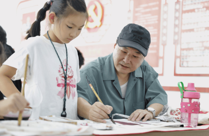 绘就乡村文化“斑斓画卷” 杭州双浦杭富村暑期书画培训班开课(图2)