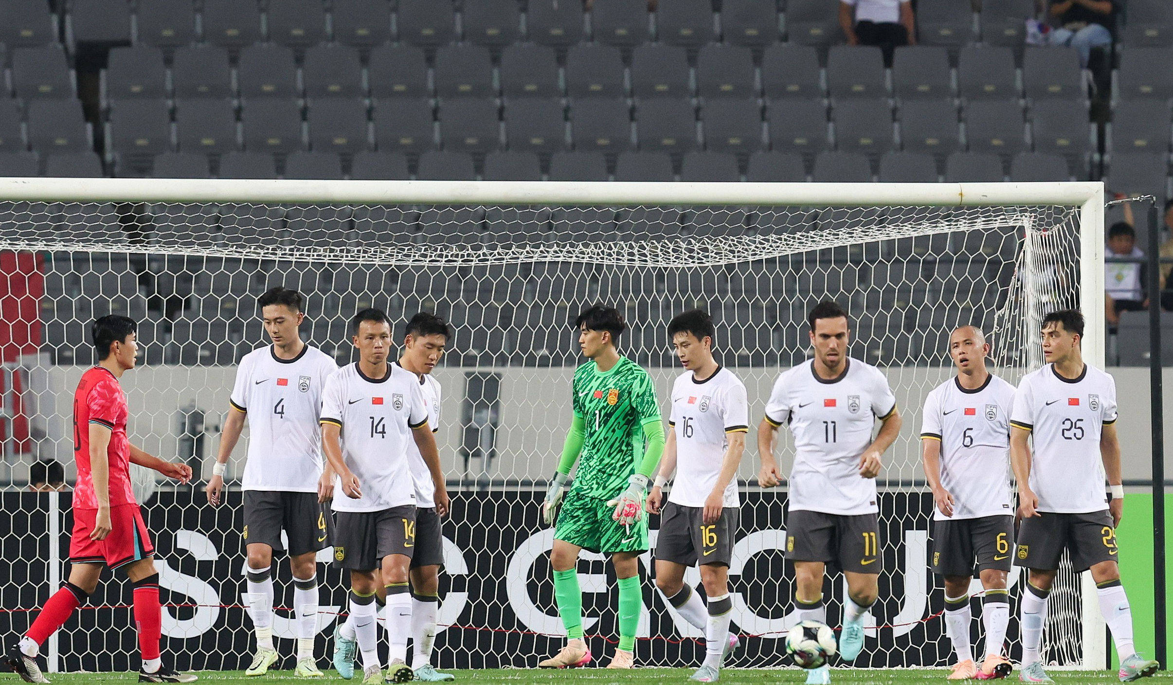 0-3惨败后，国足危险了！再输中国香港=东亚杯首次垫底，刷新下限