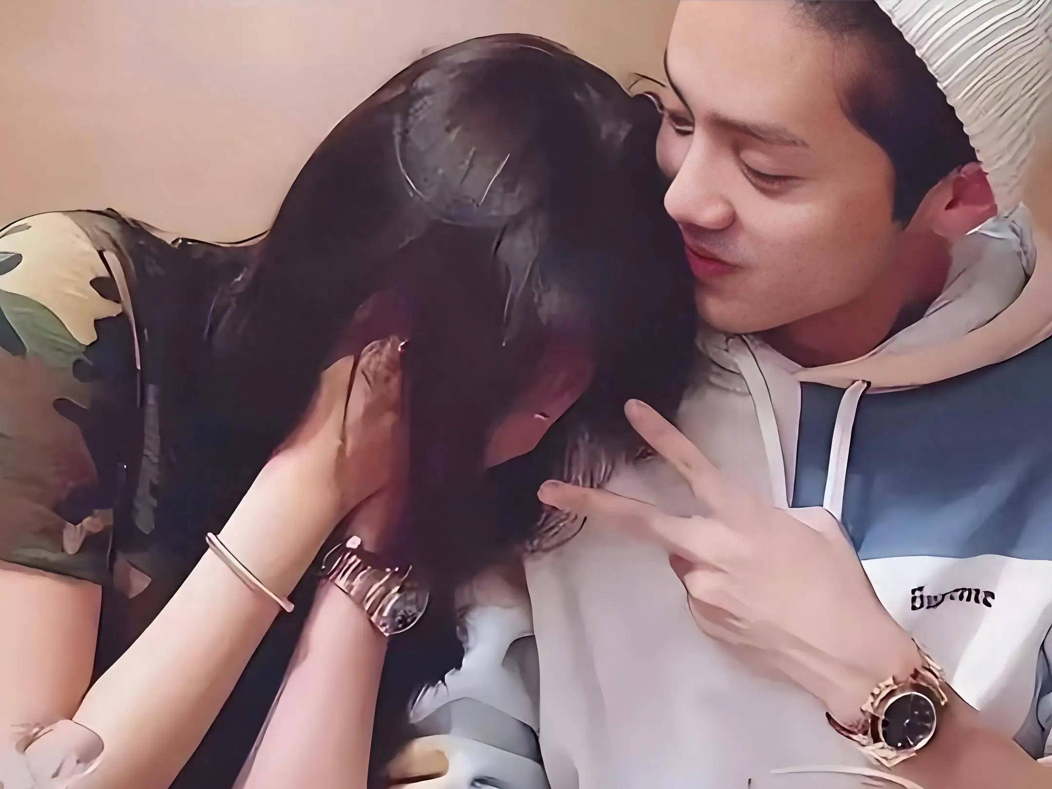 关晓彤白玉兰大屏惊现鹿晗视角旧照!这对cp的糖藏得也太深了吧!