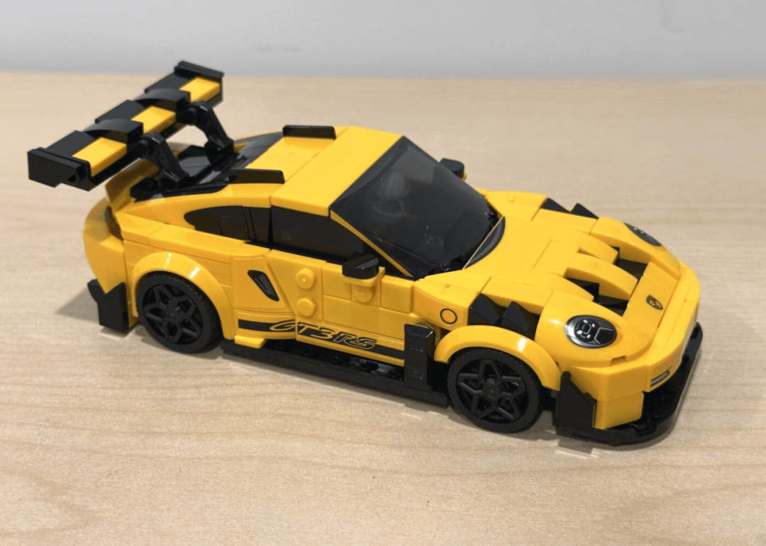 乐高首款8格保时捷911 gt3 rs评测:车灯争议大,但真值得买!