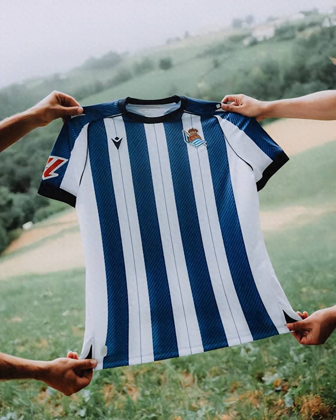 皇家社会发布25/26赛季主客场球衣_搜狐网, image size:1120x1400