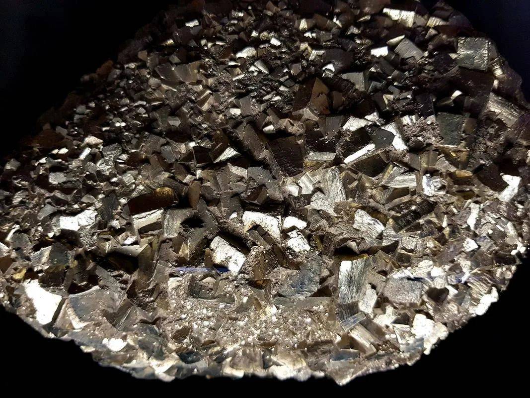 千防万防家贼难防，近4000吨稀土运往美国，中国揪出两个“帮凶”，迅速出手反制_搜狐网