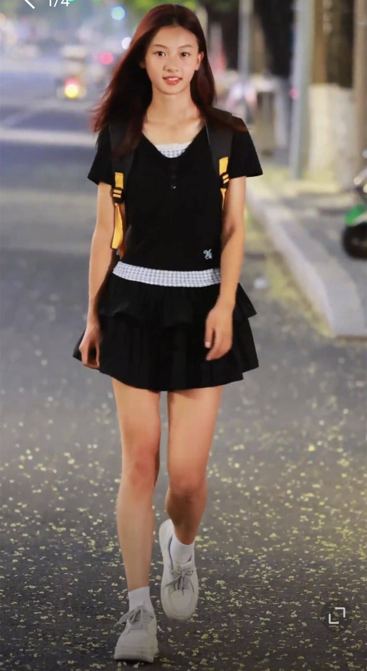 14岁神颜值少女火了!长相酷似张柏芝走红,于正签约被调侃下手快