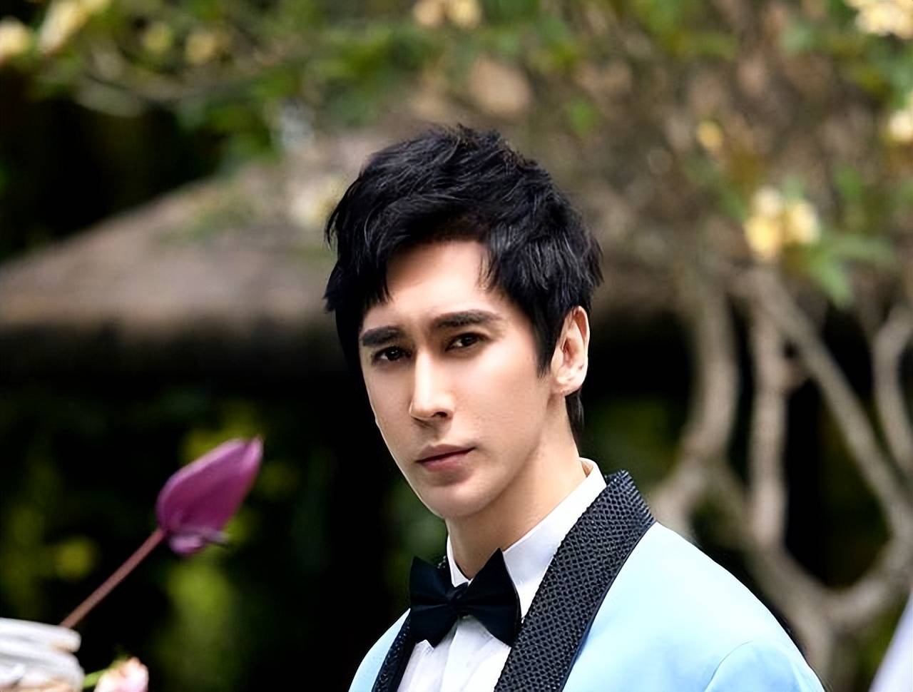 当外界传出他们婚变的消息,狗仔照片中张伦硕的黑脸令人猜测不已,然而