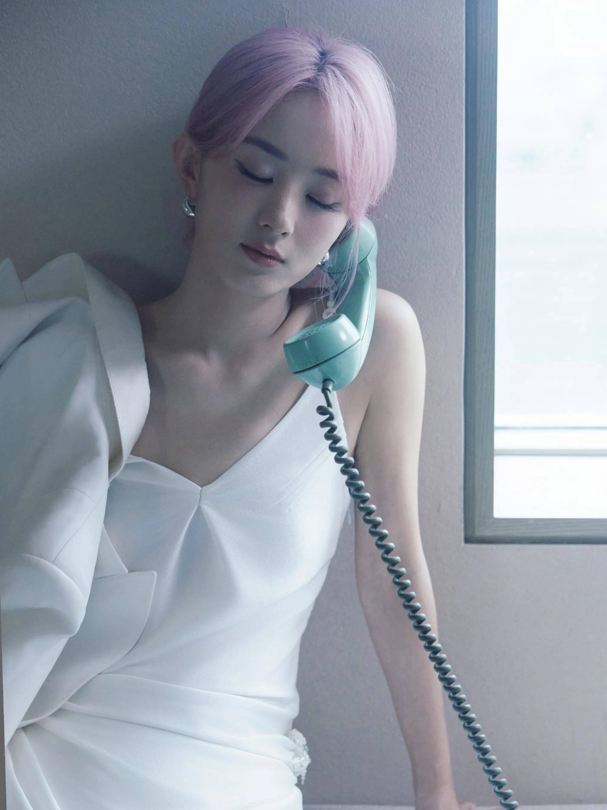 赵丽颖燃爆直播间!颖宝粉发白裙甜美又俏皮,高清怼脸照太绝了!