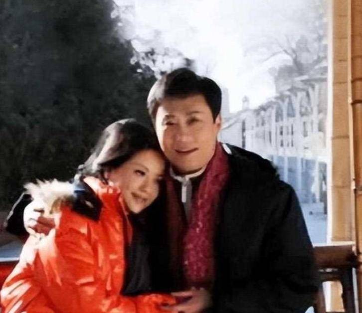 55岁再当爹,二婚娶农村小娇妻,耿为华与郑佳离婚十年现状