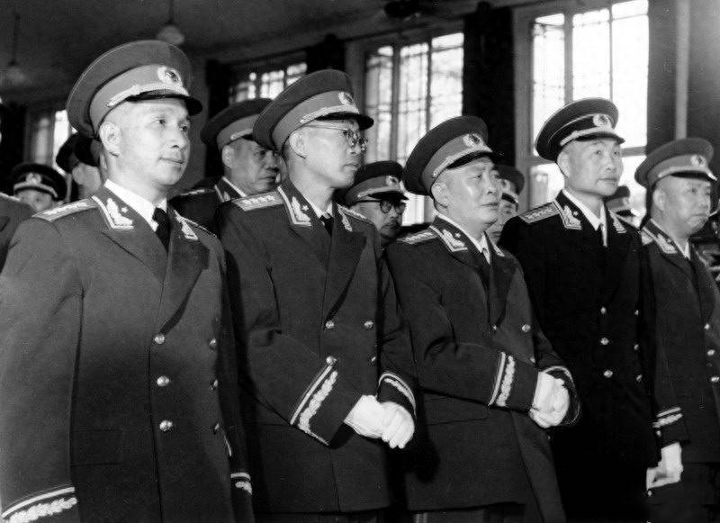 55年全军授衔,迟浩田自报“大尉”未获批,最终他被授予啥军衔?_士兵_敌军_战斗