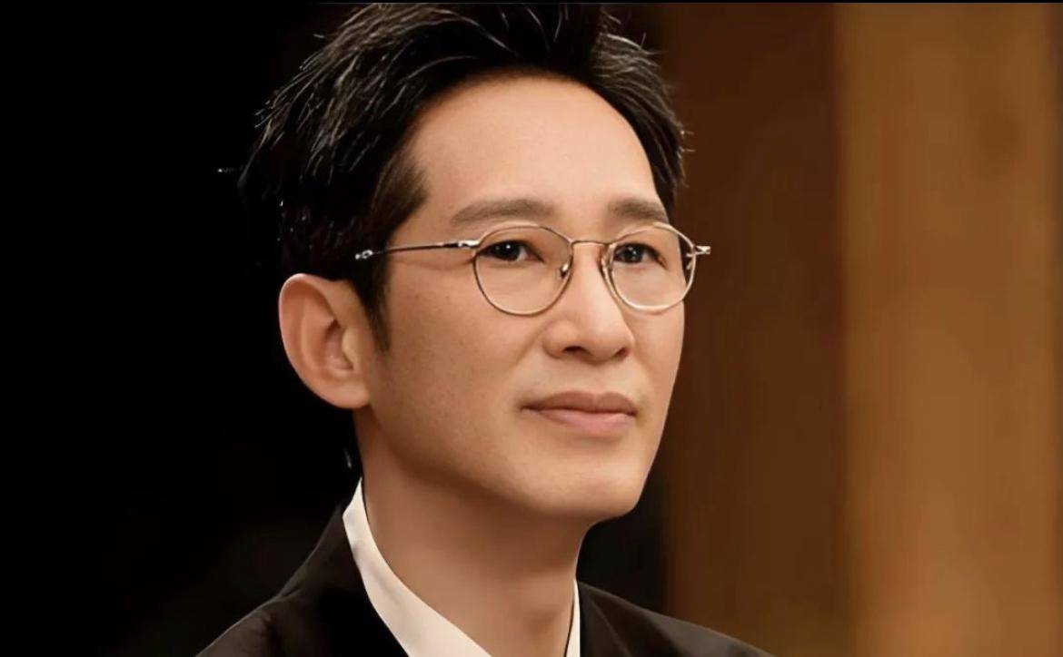 56岁无绯闻无退路,王劲松三十年磨一剑,终成演技天花板