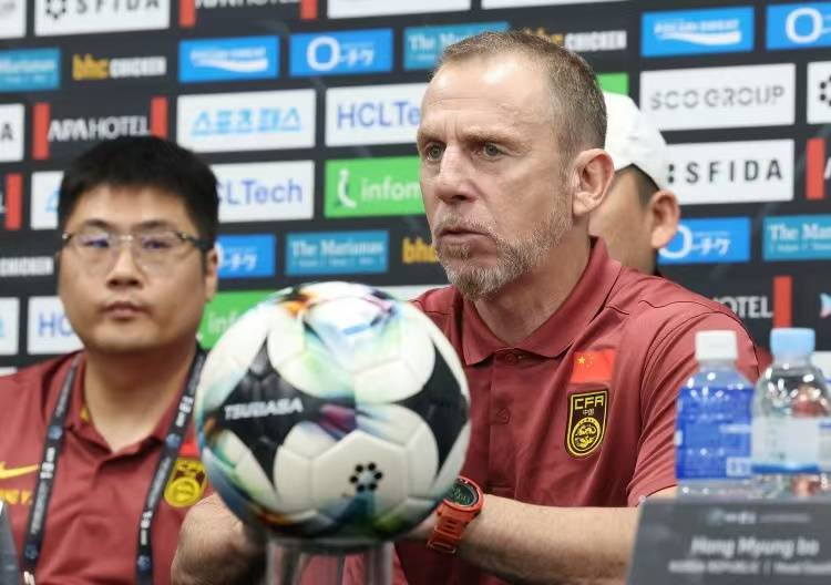 国足东亚杯表现分析：全球选帅预算120万欧元，未来何去何从？