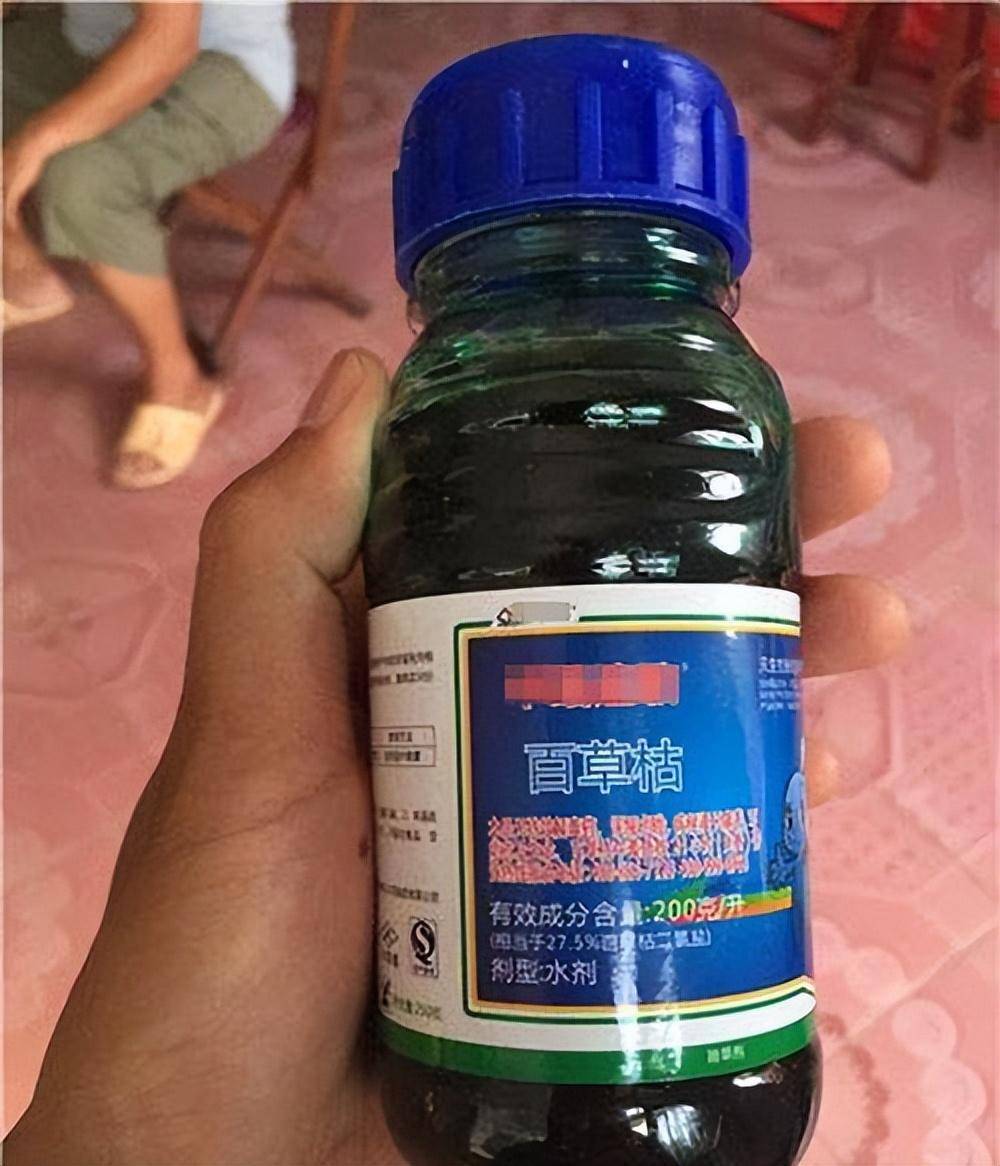 此外,他还加入了臭味剂和催吐剂,浓烈的氨气味使得百