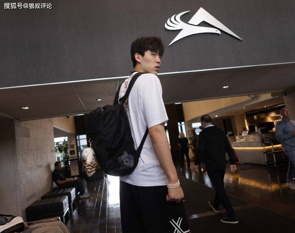 杨瀚森归队备战亚洲杯，中国男篮面临阵容挑战