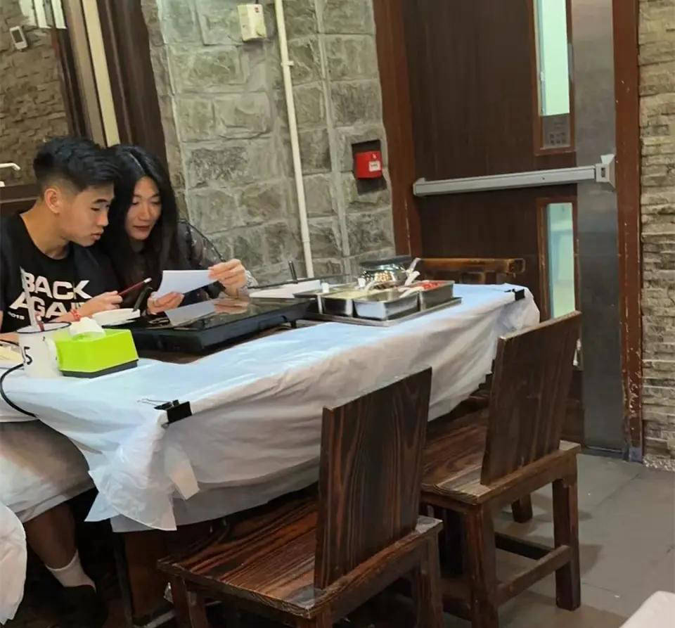 杨莉娜为戴伟浚庆生，期待国足红星早日复出