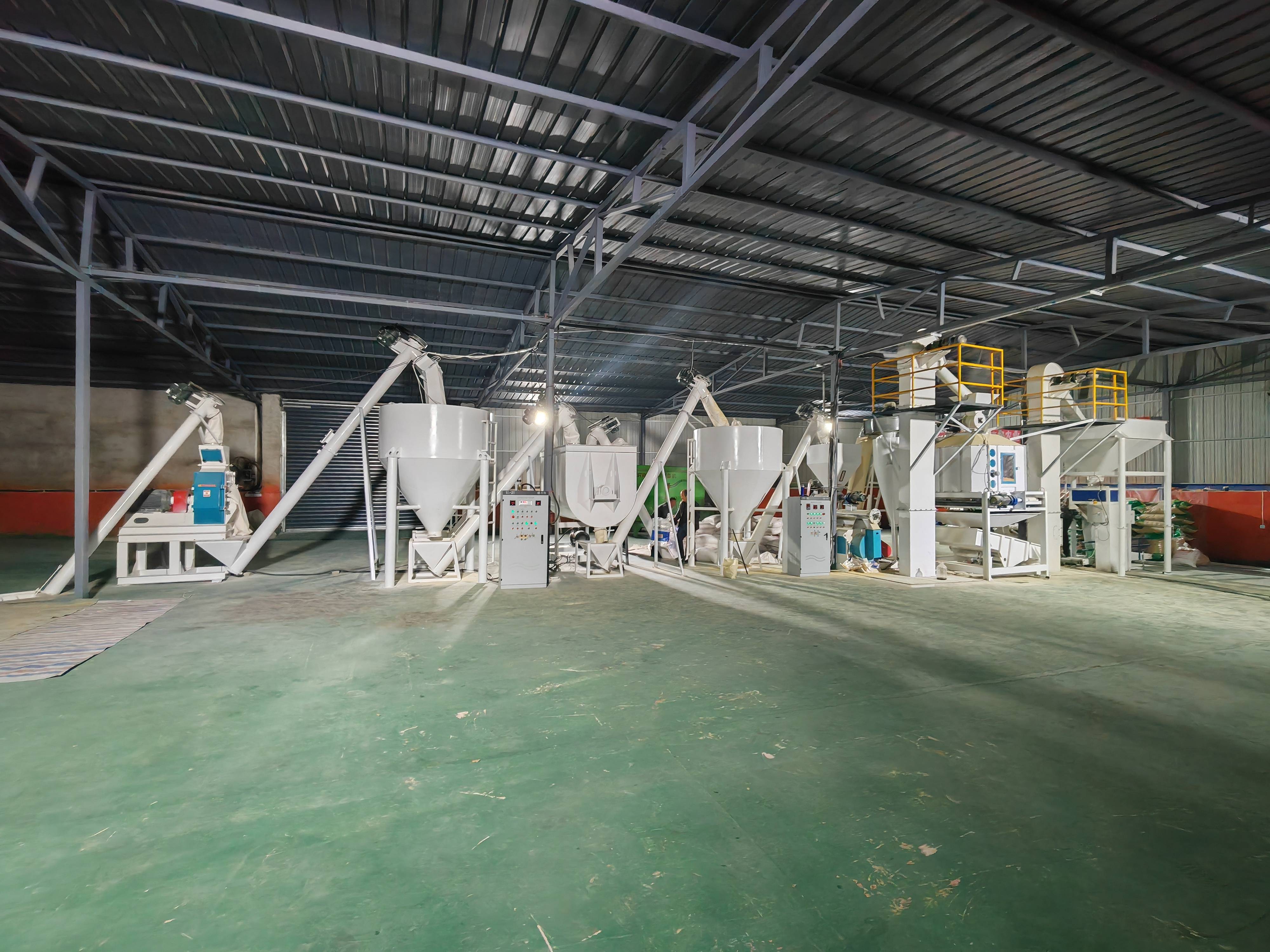 全自动饲料加工厂生产线全套设备