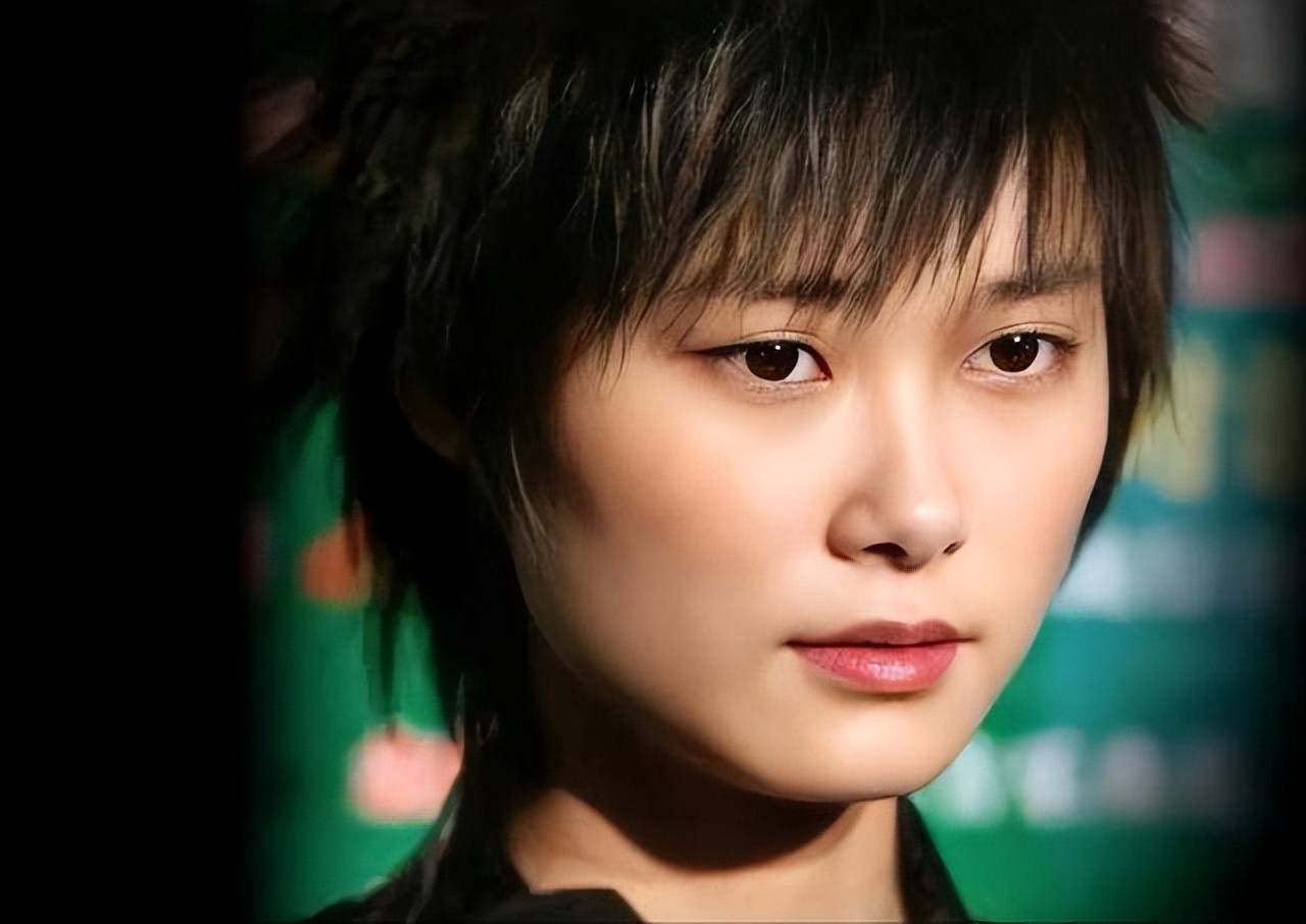 20岁背靠大佬,30岁嫁法国老头,40岁瘫痪,李宇春终于回应谣言了