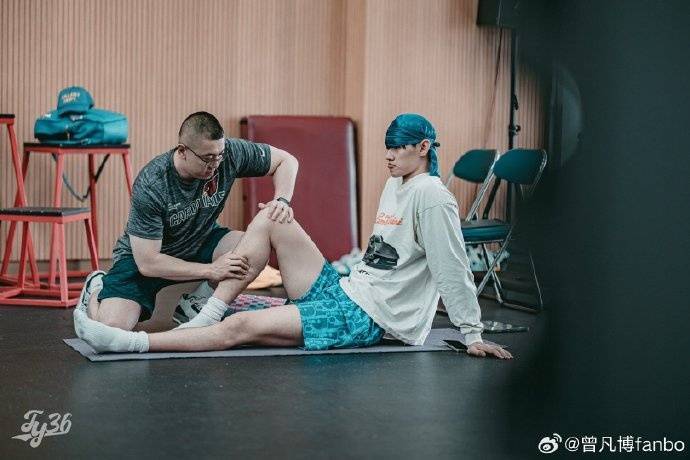 早日复出！曾凡博晒出近照 进行康复训练