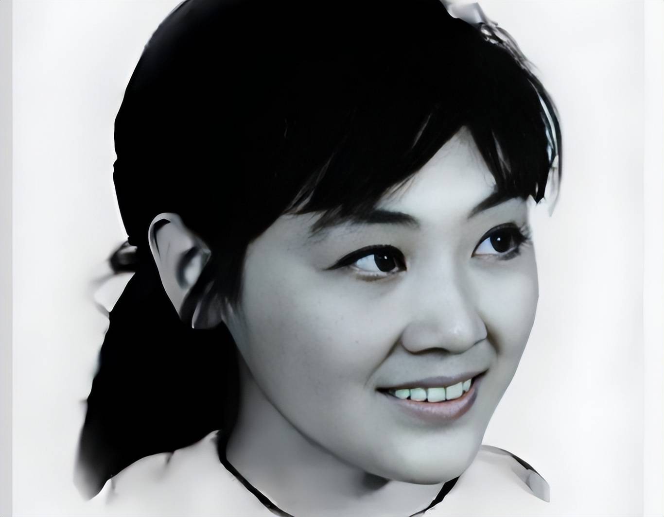 女演员王姬一手好牌打得稀烂,前半生为儿子治病,后半生力捧女儿