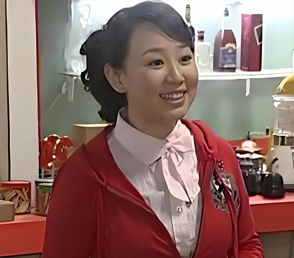 2000年,她在闲人马大姐中饰演马大姐的女儿王艾嘉,延续了其亲切接地气