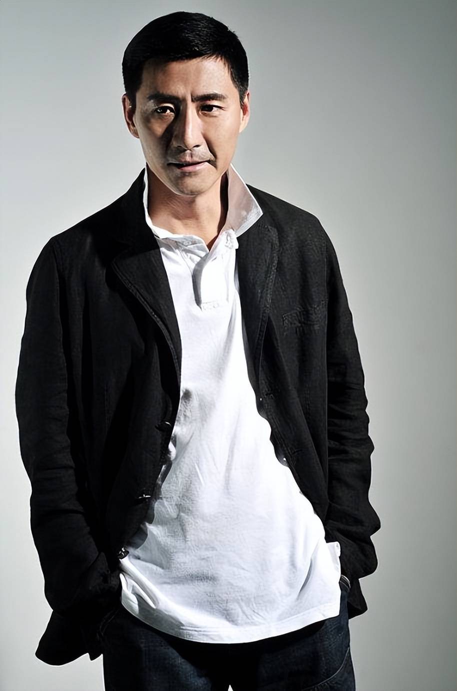 演员张子健:带女儿再婚,怒砸继子电脑,现在过得怎样了?