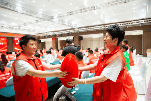 辽阳市小微企业商会志愿服务委员会“爱辽阳,益起来”启动仪式(图6) 辽阳市小微企业商会志愿服务委员会“爱辽阳,益起来”启动仪式(图6)