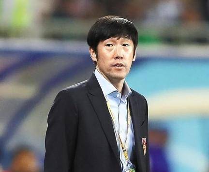国足帅位悬念揭晓在即！范普维尔德逼近国足帅位！高洪波或重出江湖来辅佐