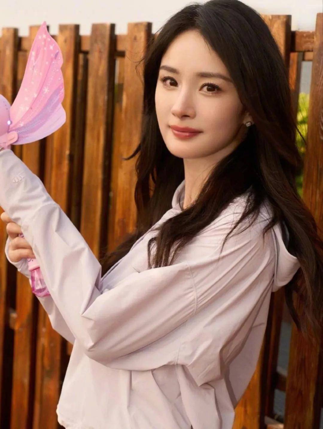 杨幂成糊糊?刘亦菲撒谎成性?张艺兴x骚扰伴舞?黄子韬徐艺洋be