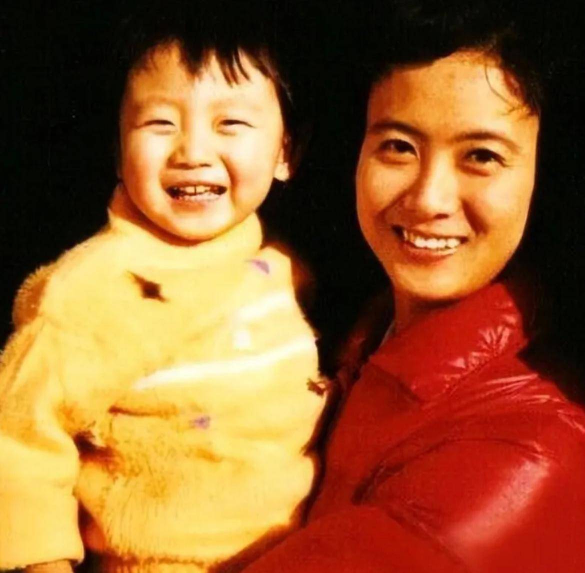 柏寒:55岁成名,57岁去世,托孤海清13年,儿子如今何处?