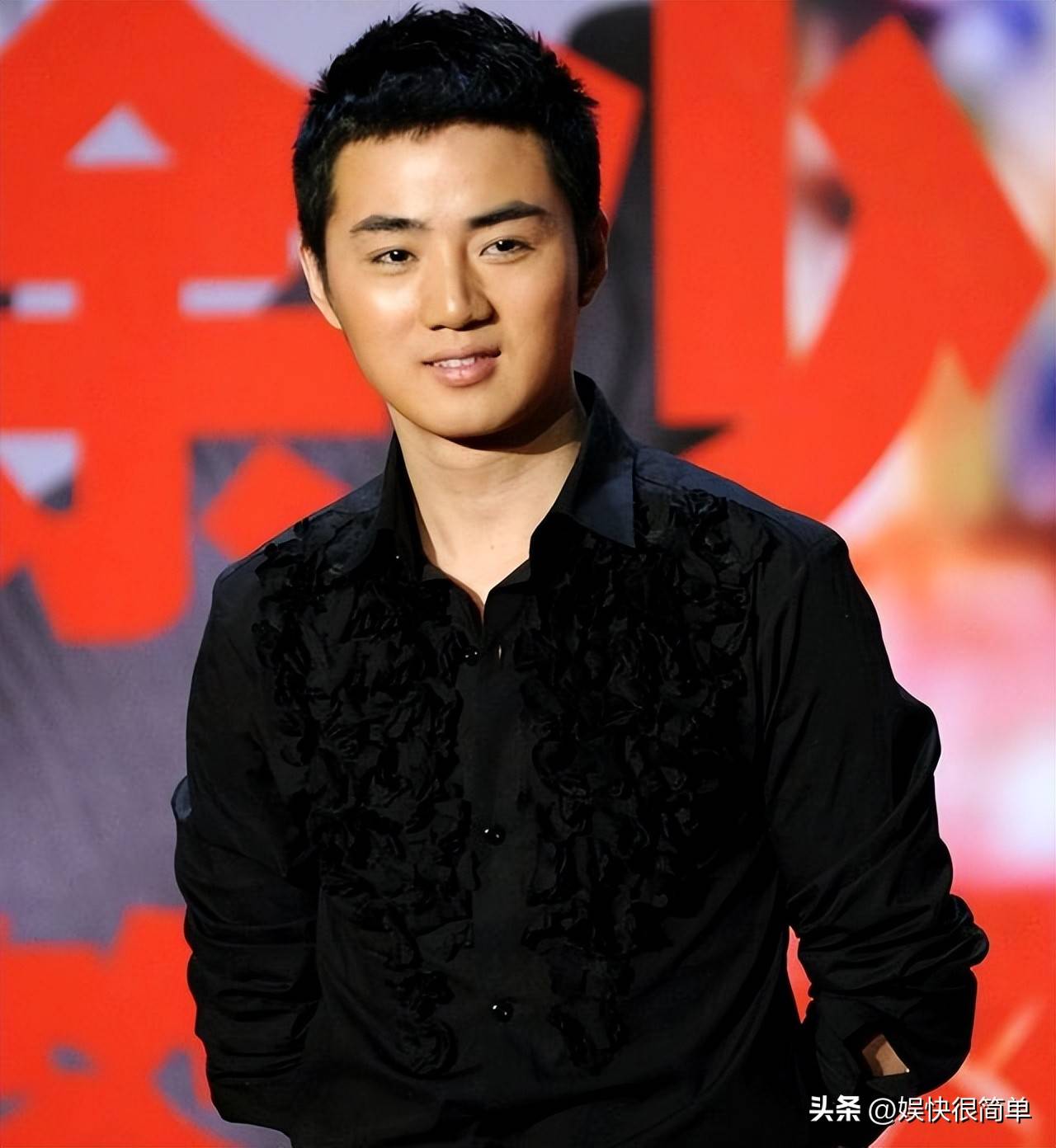 余少群现状:出道20年未成名,凭《戏台》一夜爆红,44岁仍单身