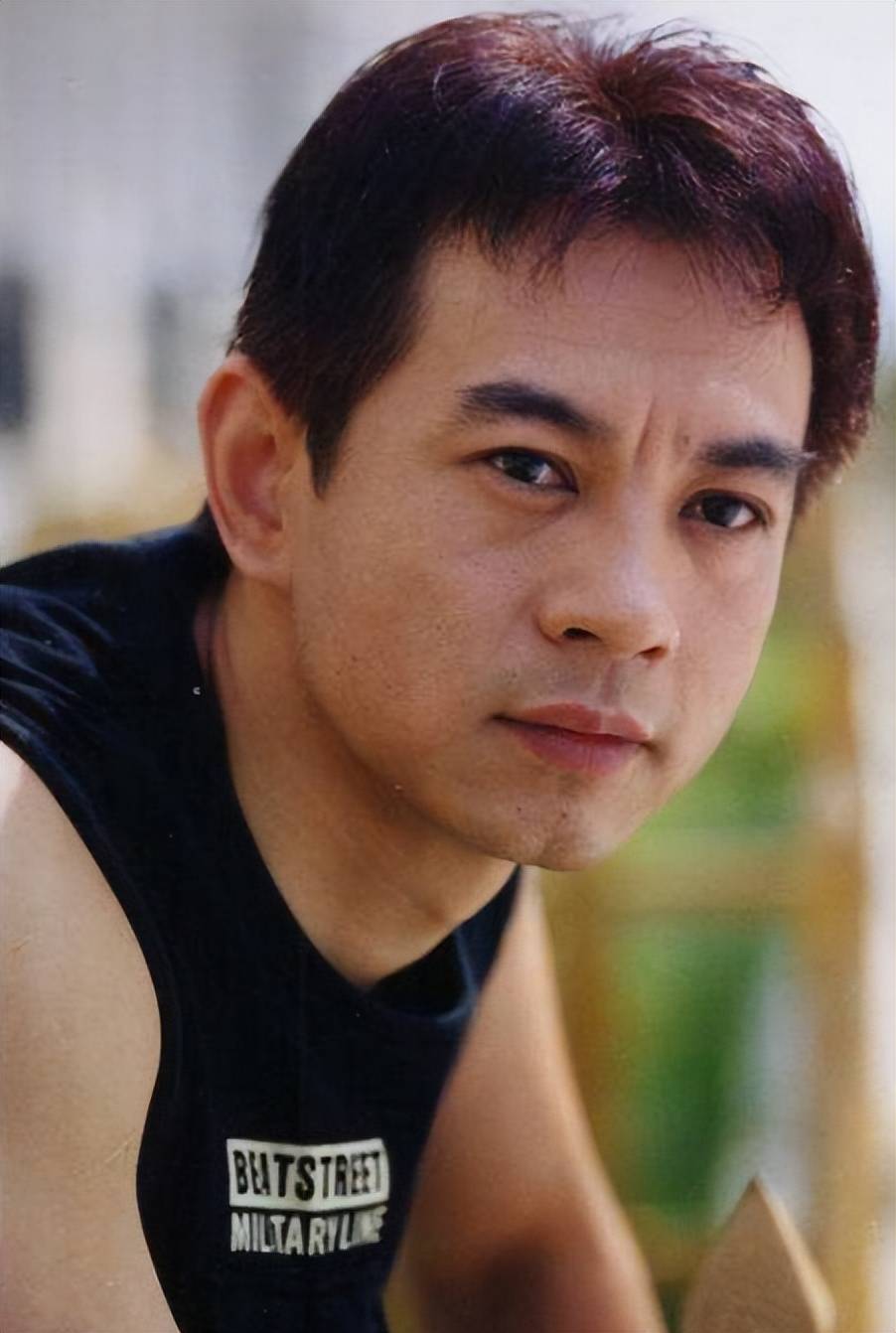 周浩东:从歌手到演员,给姑父买房,现在59岁依旧帅气