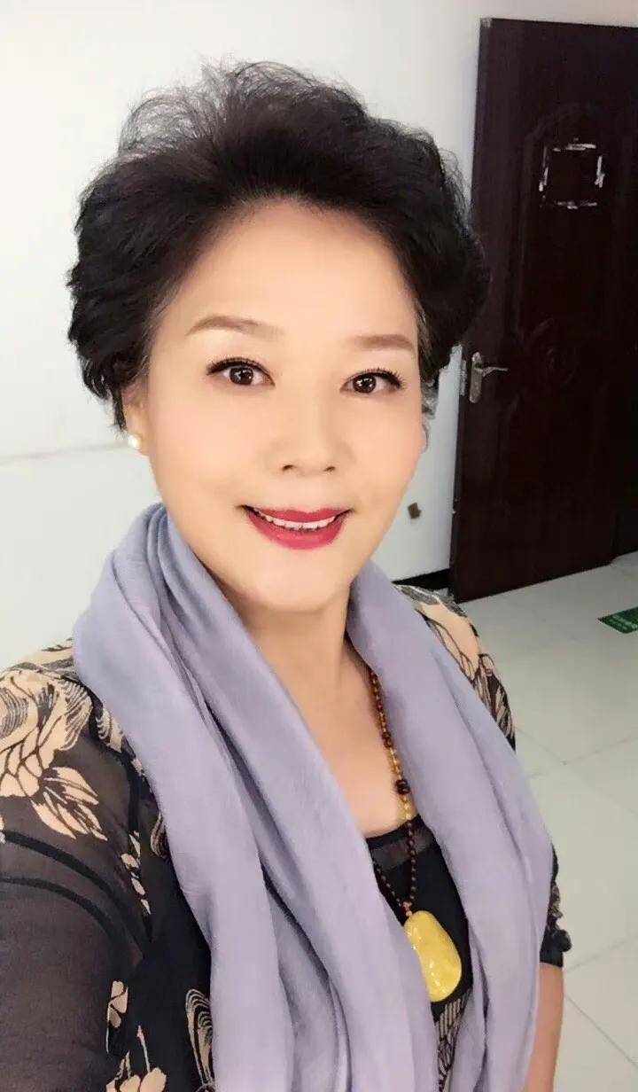 杨青:嫁给老师的儿子,婚后生一女,现在和前夫是朋友