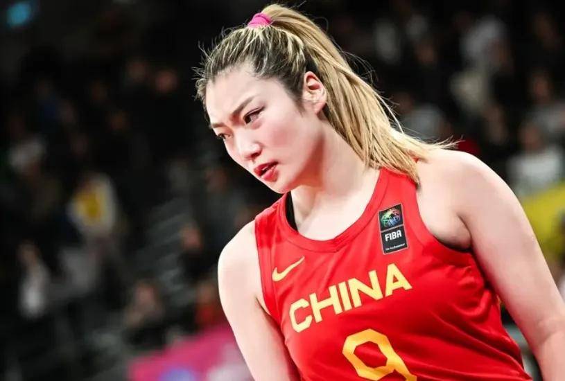 中国女篮开启加训！宫鲁鸣大名单有变，李梦狂砍25分宣告王者回归