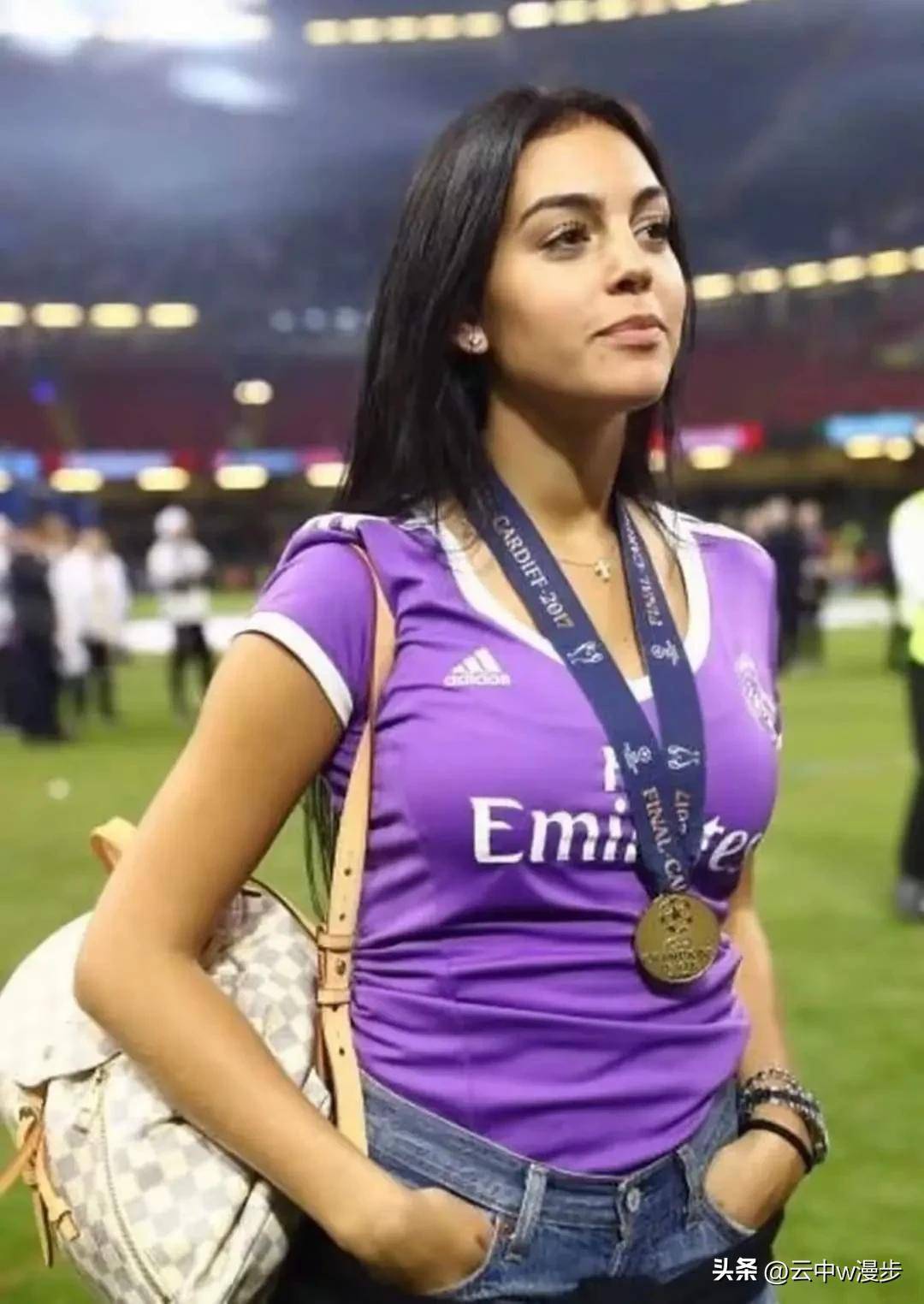 c罗求婚成功!9年爱情长跑终成眷属,乔治娜甜蜜回应"我愿意"