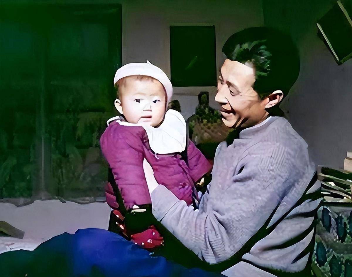 不离不弃照顾失意妻子,演员王心刚,让世人另眼相看